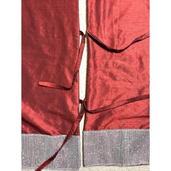 Domain XL Square Red Christmas Tree Skirt With Silver Sequin Border Lined Tie Up - Picture 5 of 8